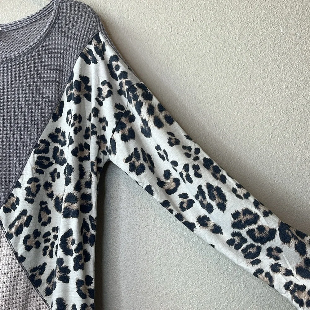 BiBi Gray and Cream Cheetah Print Long Sleeve Size XL - Picture 4 of 6